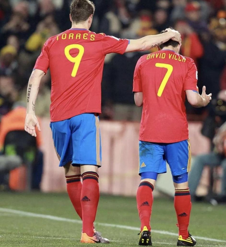 西班牙球员在欧洲杯+世界杯进球榜：比利亚13球居首，费兰5球