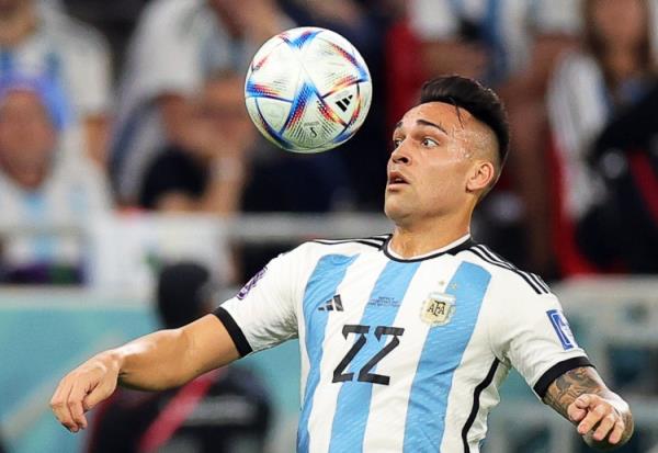 劳塔罗美洲杯第三次替补破门，与梅西并列阿根廷队史最多
