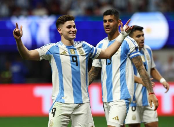阿根廷上次大赛开门红为2016美洲杯，小组赛胜智利决赛点球负对手